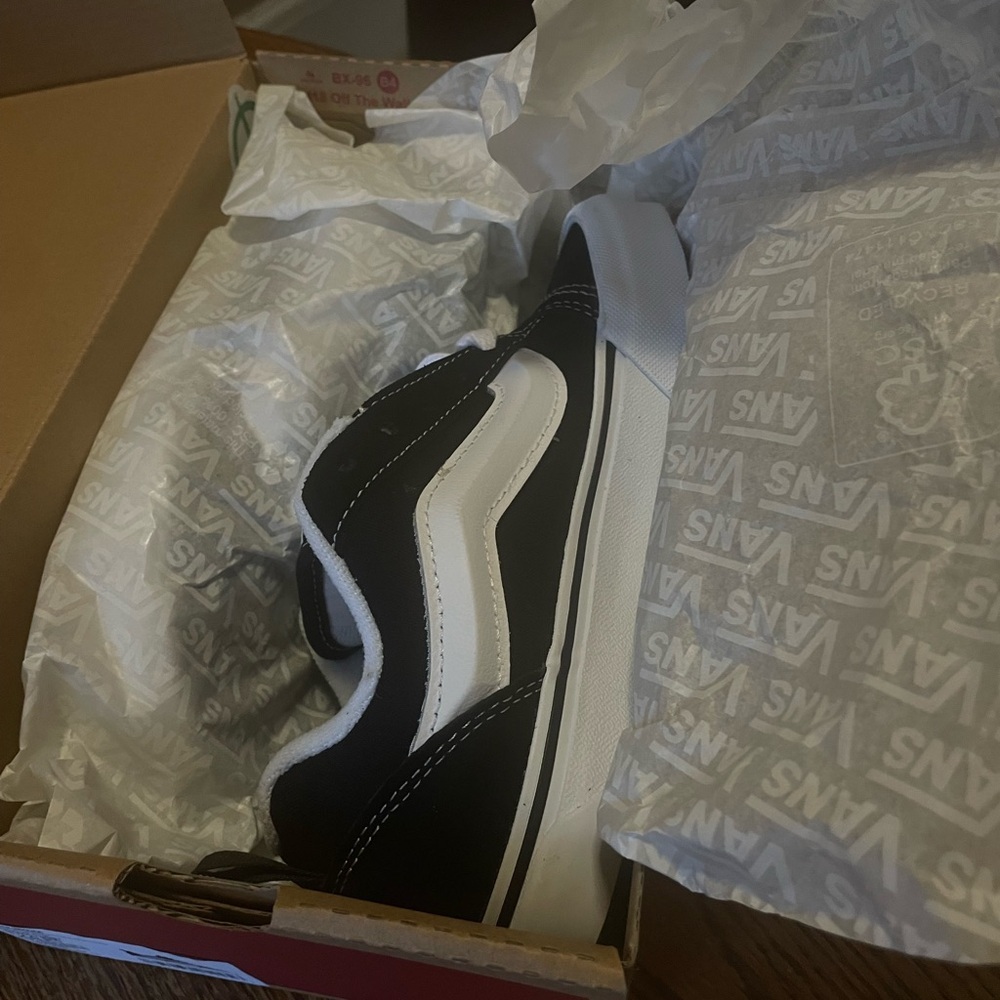 Vans Classic Black and White Skate Shoes - Picture 4 of 6